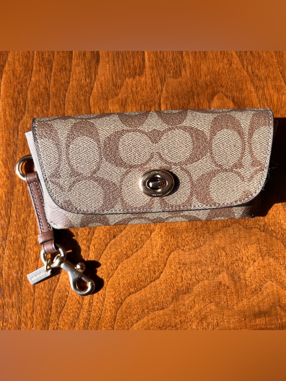 Coach glasses pouch in Signature khaki/tan! Clip on your bag or belt loop!